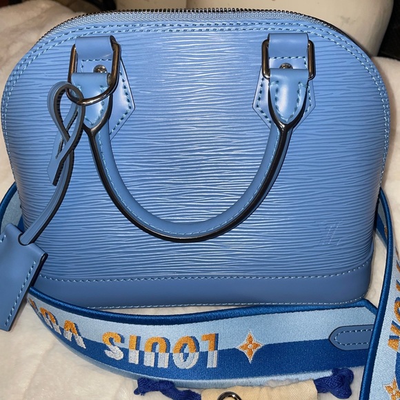 SOLD!! Louis Vuitton Alma BB - Picture 2 of 7